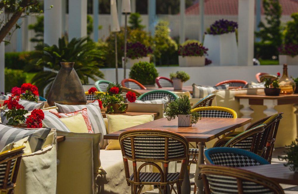 imgi_109_dining-terrace-open-restaurant-with-sofas-chairs-tables_114579-2728